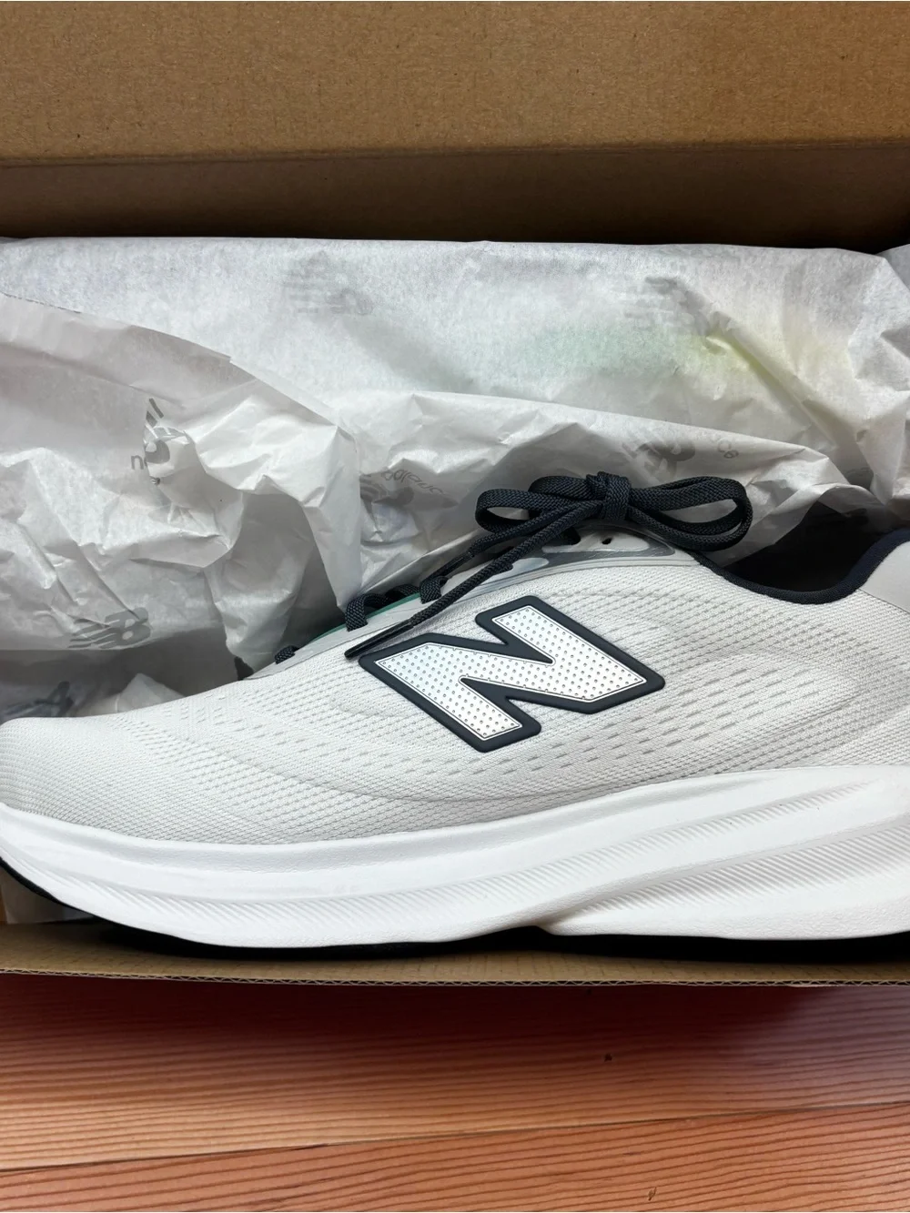 New Balance Fresh Foam 680 V9 Mens Sz 9 Wide 2E Model M68025Z Running‎ Walking